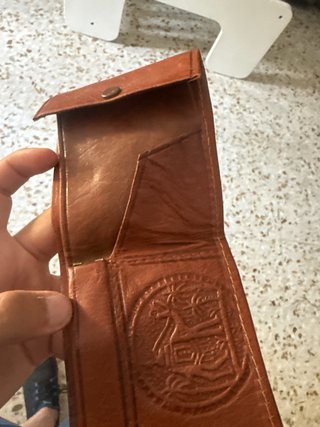 Billetera.   artesanal de cuero con diseño
