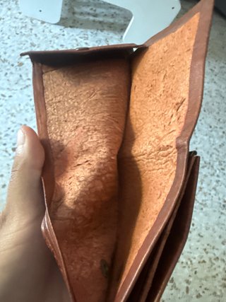 Billetera.   artesanal de cuero con diseño