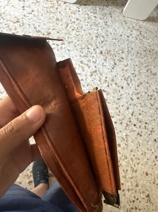 Billetera.   artesanal de cuero con diseño