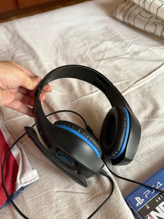 PS4 Slim + 8 Juegos + Mando + Cables + Auriculares