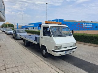 Nissan trade grua porta coches de 3.500 k