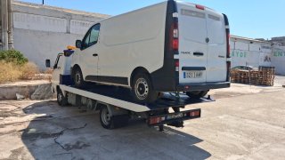 Nissan trade grua porta coches de 3.500 k