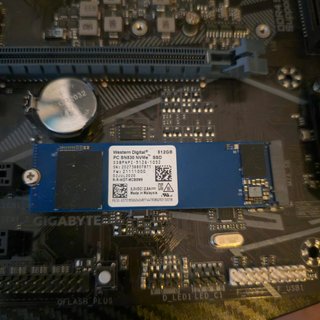 Placa Base Gigabyte B560M DS3H V2 + SSD 512GB