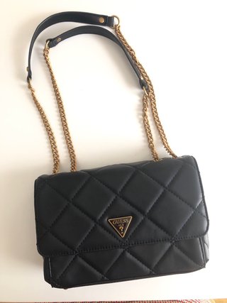 Bolso Guess Negro Acolchado Cadena Dorada