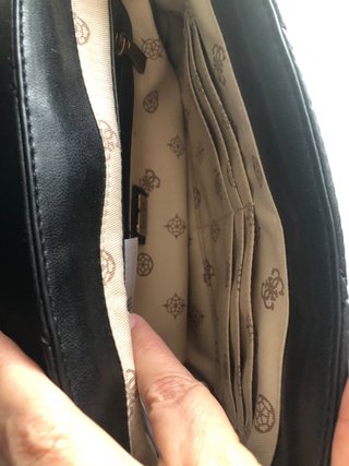 Bolso Guess Negro Acolchado Cadena Dorada