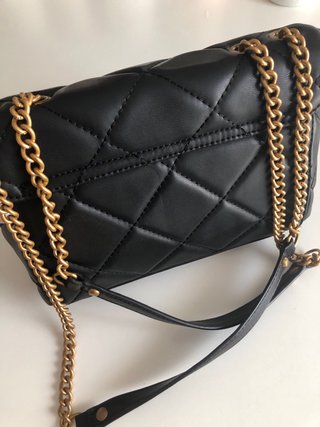 Bolso Guess Negro Acolchado Cadena Dorada
