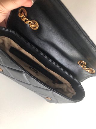 Bolso Guess Negro Acolchado Cadena Dorada