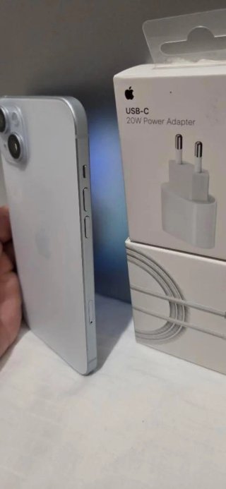iPhone 15 plus + Cargador USB-C 20W