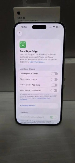 iPhone 15 plus + Cargador USB-C 20W