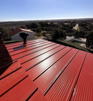 Panel Sándwich Rojo 62€/m² Instalado