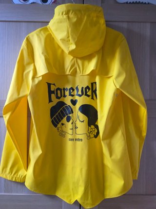 Chubasquero con etiqueta Aire Retro Amarillo