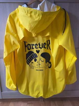 Chubasquero con etiqueta Aire Retro Amarillo