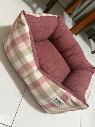 Cama para perro a cuadros