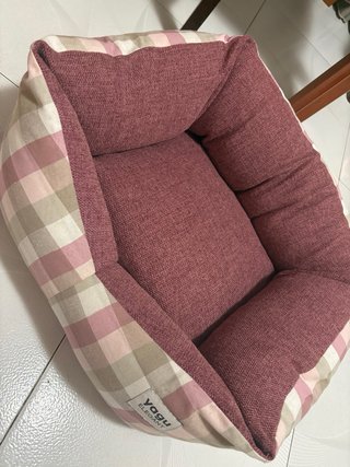 Cama para perro a cuadros