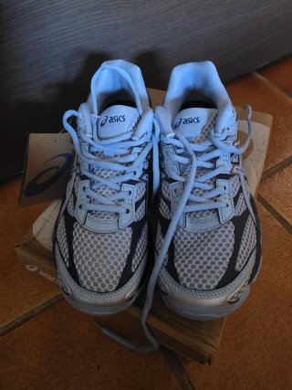 Asics Gel-Cumulus 16 Talla 41 (26cm) Nuevas Orig