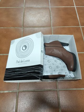 Botines de tacón marrones. Piel de Luna