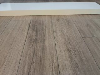 Estantería blanca brillo madera
