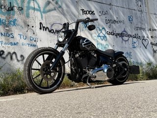 Harley Davidson Breakout 103 Negra