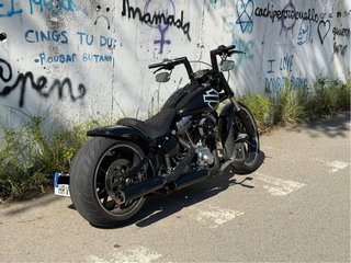 Harley Davidson Breakout 103 Negra