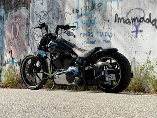 Harley Davidson Breakout 103 Negra