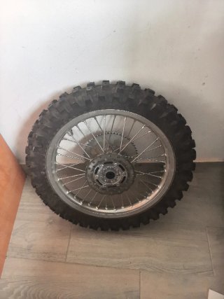 Llantas y neumáticos KLX 140 a estrenar