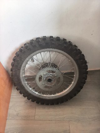 Llantas y neumáticos KLX 140 a estrenar