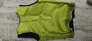 Giubbotto di protezione per wingfoil, kite, wakeboard e windsurf