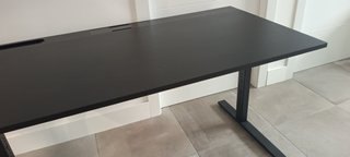 Escritorio MITTZON Negro