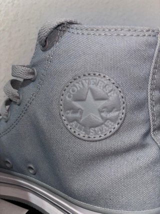 Converse grises y blancas nuevas