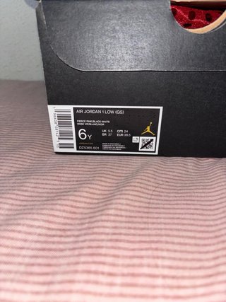 Converse grises y blancas nuevas