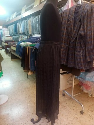 Falda larga Zara negra plisada