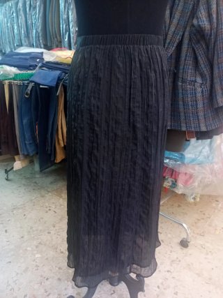 Falda larga Zara negra plisada