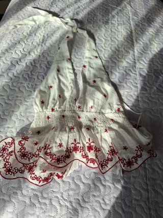 Top Verano Blanco con Bordado Rojo