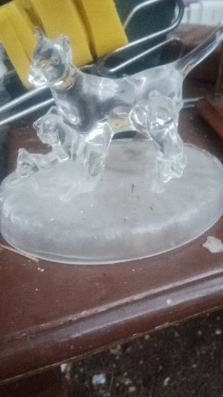 Figura di cristallo con due gatti