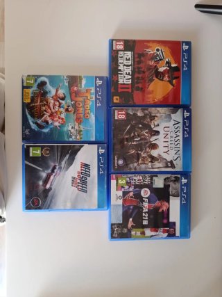 Lote 5 Videojuegos PS4: Red Dead, Assassin's, FIFA