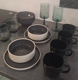 Lote Vajilla Ikea Negra y Transparente