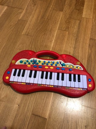 Piano de Juguete Rojo