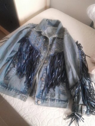 Chaqueta vaquera con flecos