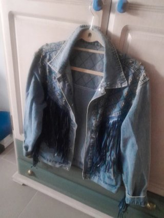 Chaqueta vaquera con flecos