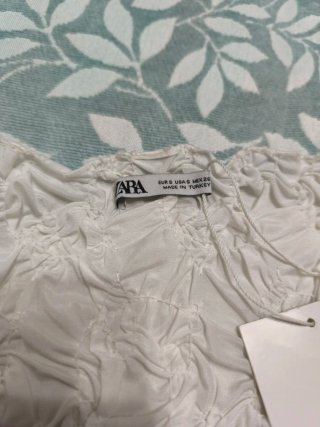 Top Zara Blanco roto.  Texturizado