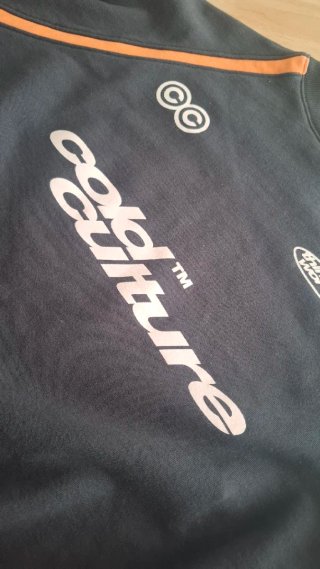 Sudadera Cold Culture Negra y Naranja