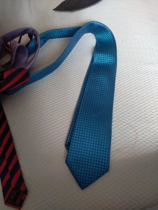 Corbatas de hombre: azul y morado