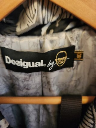Chaquetón Desigual estampado