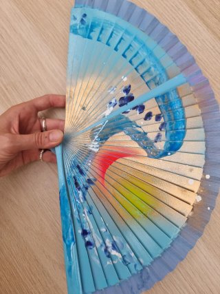 Abanico pintado a mano para festivales