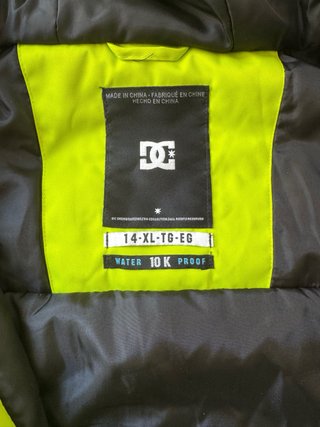 Chaqueta DC verde y negra