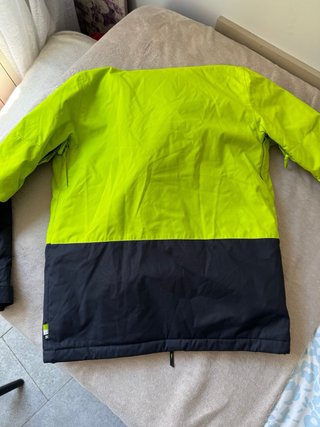 Chaqueta DC verde y negra