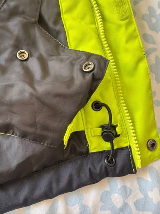 Chaqueta DC verde y negra