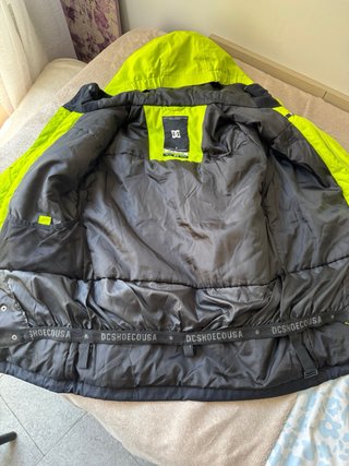 Chaqueta DC verde y negra