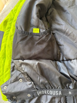 Chaqueta DC verde y negra