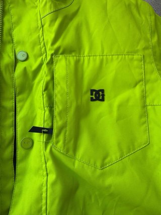 Chaqueta DC verde y negra